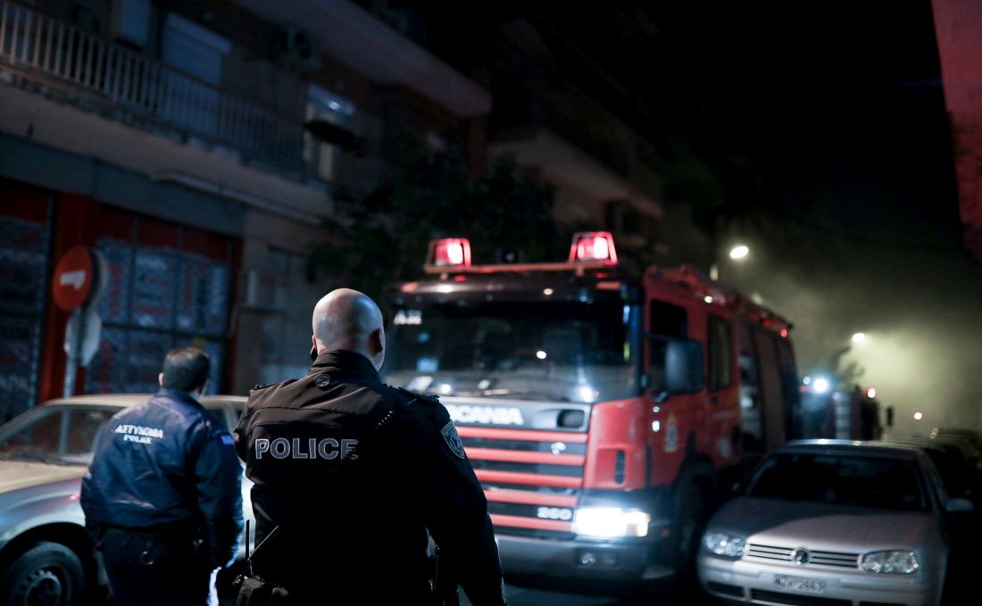 Θεσσαλονίκη: Στις φλόγες οχήματα του Δήμου Νεάπολης - Ισχυρή Έκρηξη (vid)