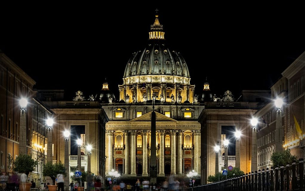Το Βατικανό καταδικάστηκε να αποζημιώσει τα θύματα παιδεραστή ιερέα