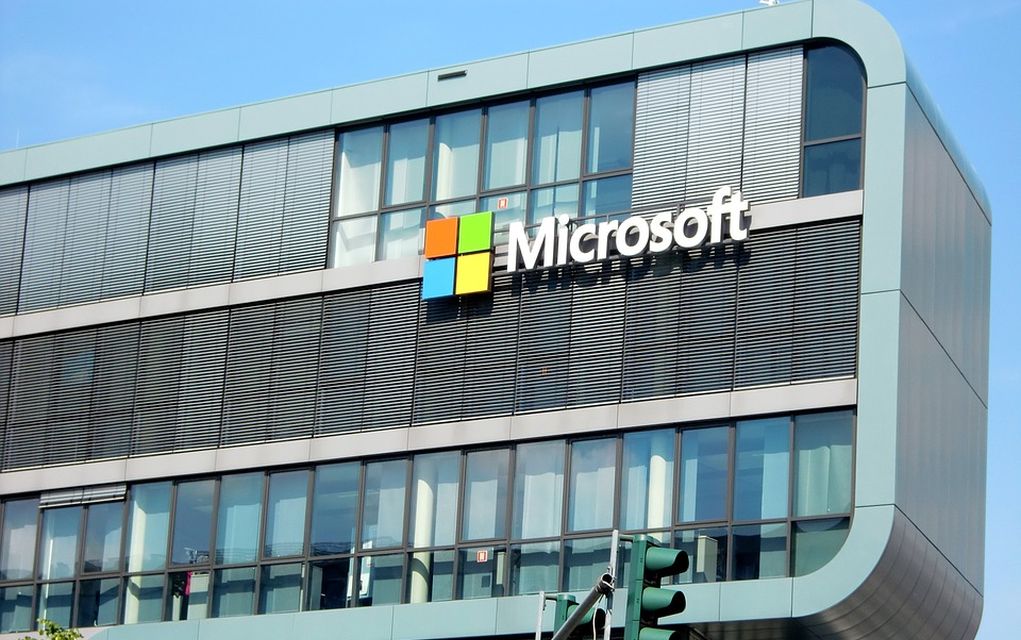 H Microsoft προειδοποιεί την ΕΕ για τον κίνδυνο κυβερνοεπιθέσεων
