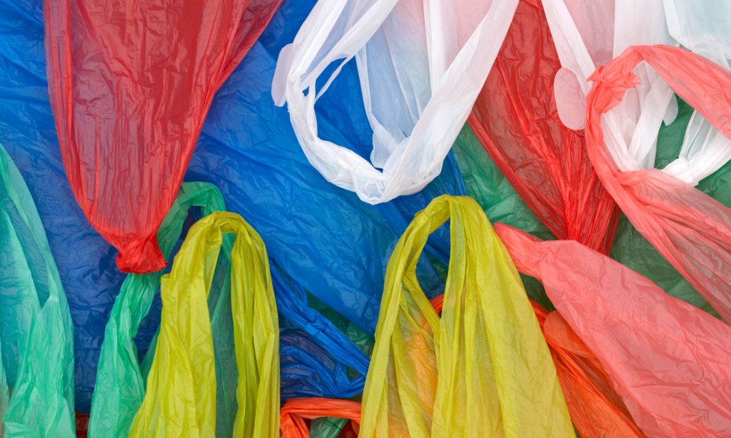Στην Αλβανία απαγορεύονται οι λεπτές πλαστικές σακούλες