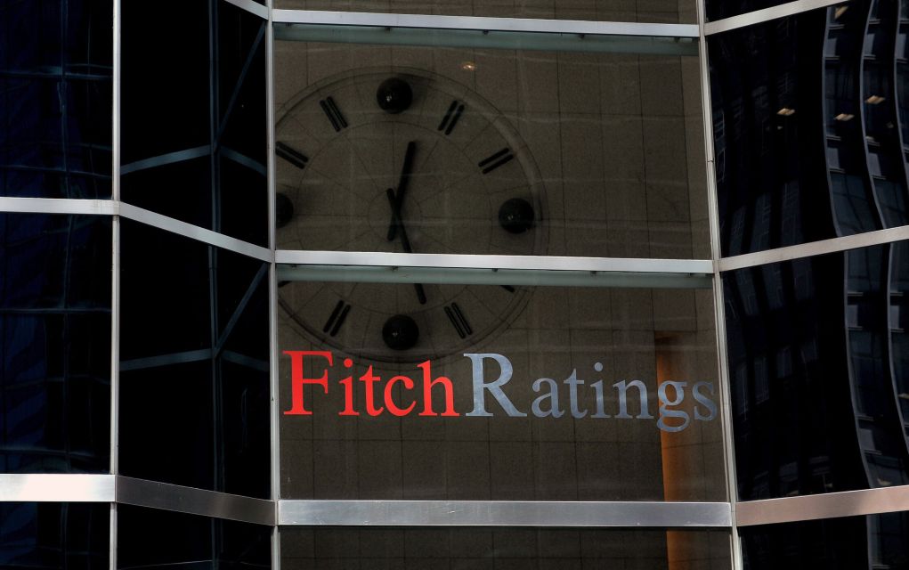 Fitch: Κίνδυνος για πιο αυστηρά capital controls