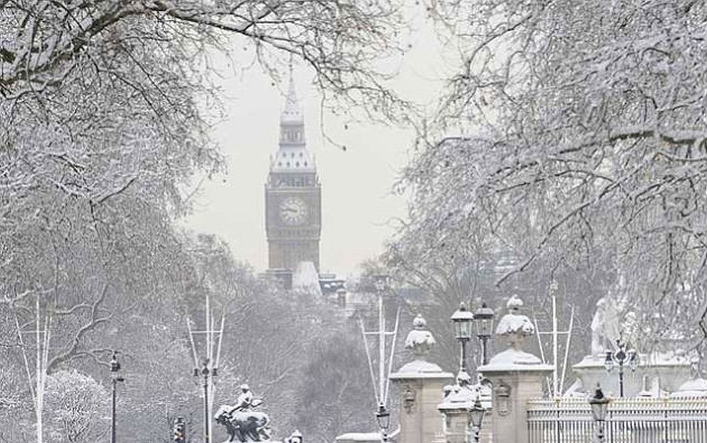 Σφοδρή χιονόπτωση πλήττει το Λονδίνο