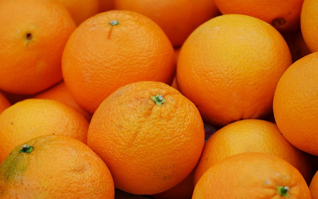 Δέσμευση δύο τόνων πορτοκαλιών στον Πειραιά