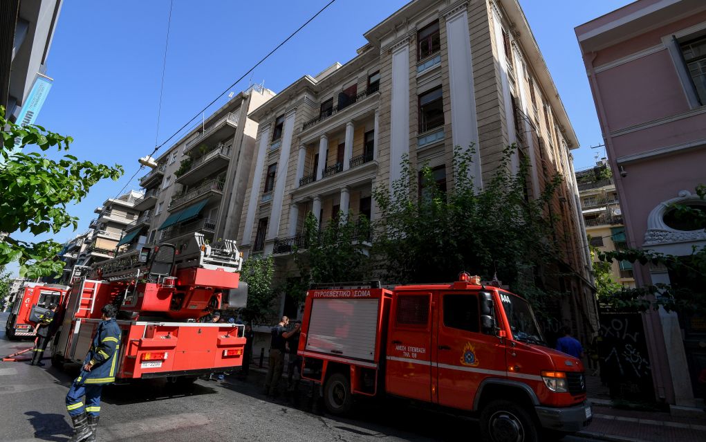 Θεσσαλονίκη: Απεγκλωβισμός 14χρονου από φλεγόμενο διαμέρισμα
