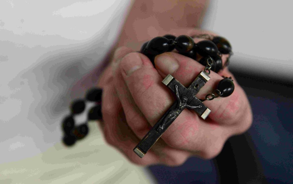 Σοκ στην Γαλλία: Δολοφόνησαν 60χρονο καθολικό ιερέα - Ο δράστης ομολόγησε