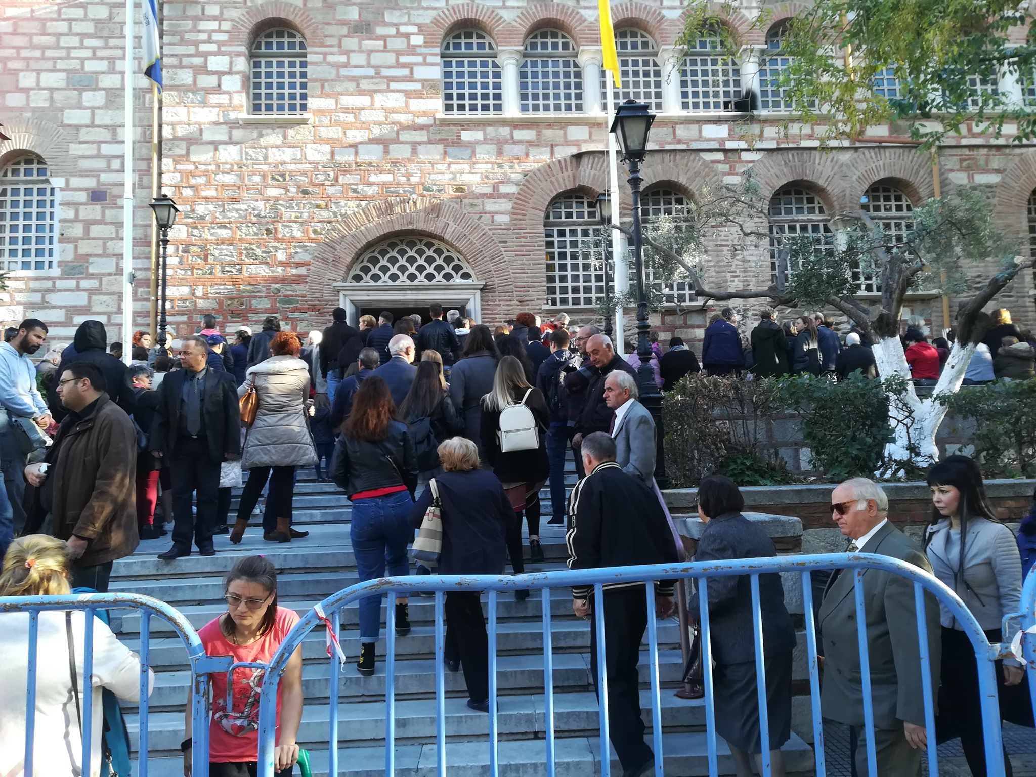 Πλήθος πιστών και λαμπρότητα στον εορτασμό της Θεσσαλονίκης! (pics)
