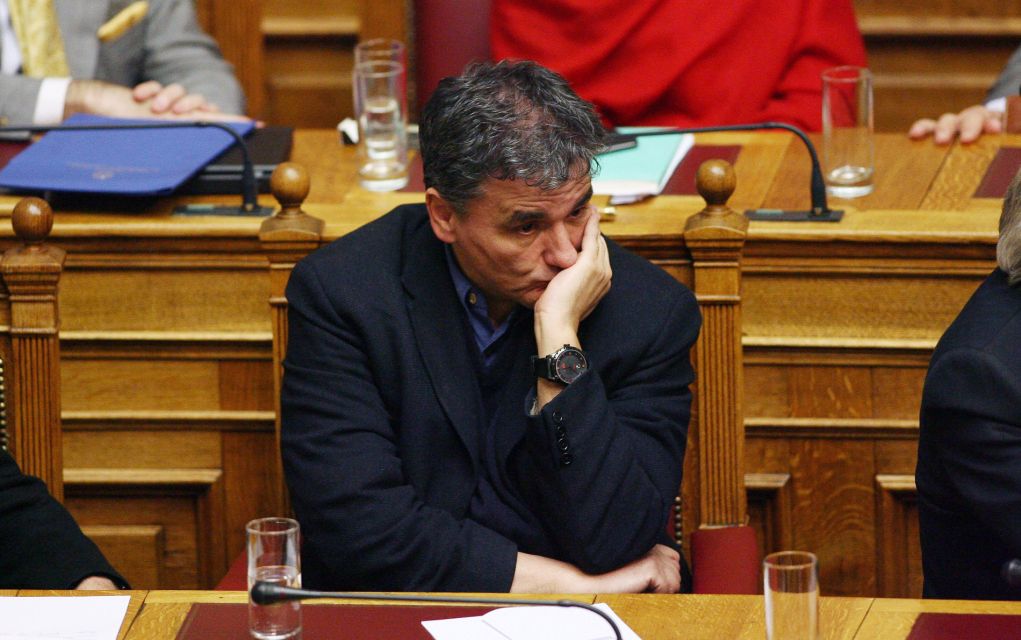 Τον έντονο προβληματισμό της για το κόστος των παροχών της ελληνικής κυβέρνησης εκφράζει η Κομισιόν, στην τρίτη έκθεση μεταμνημονιακής εποπτείας που δόθηκε στη δημοσιότητα την Τετάρτη (5/6).