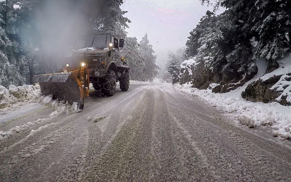 Αττική: Προβλήματα στην κυκλοφορία στα ορεινά τμήματα λόγω χιονόπτωσης
