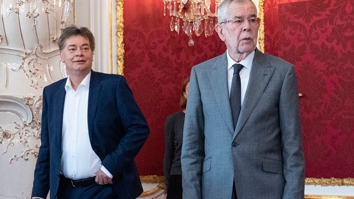 Aυστρία: O Βαν ντερ Μπέλεν ολοκληρώνει τις πρώτες επαφές του με τους αρχηγούς των κομμάτων μετά τις πρόωρες εκλογές