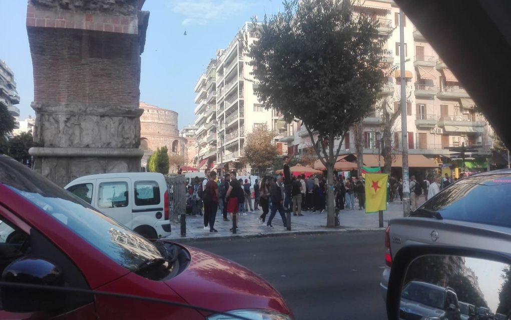 Θεσσαλονίκη: Συγκέντρωση Κούρδων στη Καμάρα (vd)