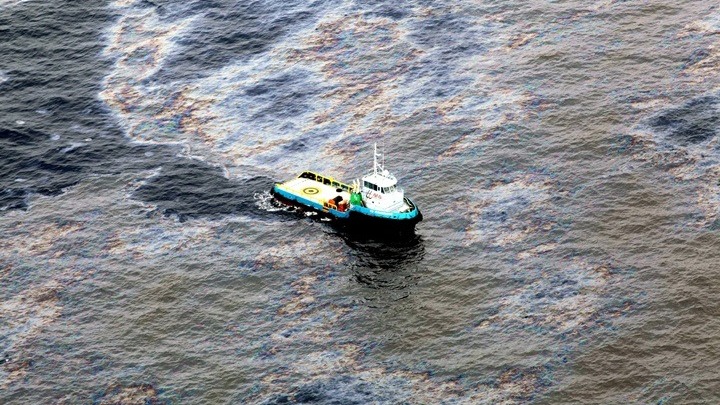 Ελευσίνα: Αντιμετώπιση θαλάσσιας ρύπανσης από πετρελαιοειδή