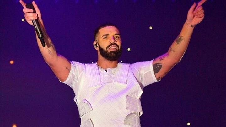 Drake: Ο ράπερ προσφέρει 100.000 δολάρια για τους διαδηλωτές που συνελήφθησαν
