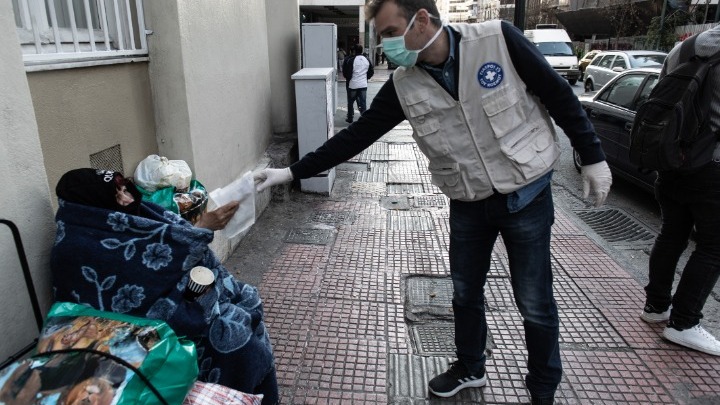 Αθήνα: Εμβολιάζει άστεγους ο δήμος!