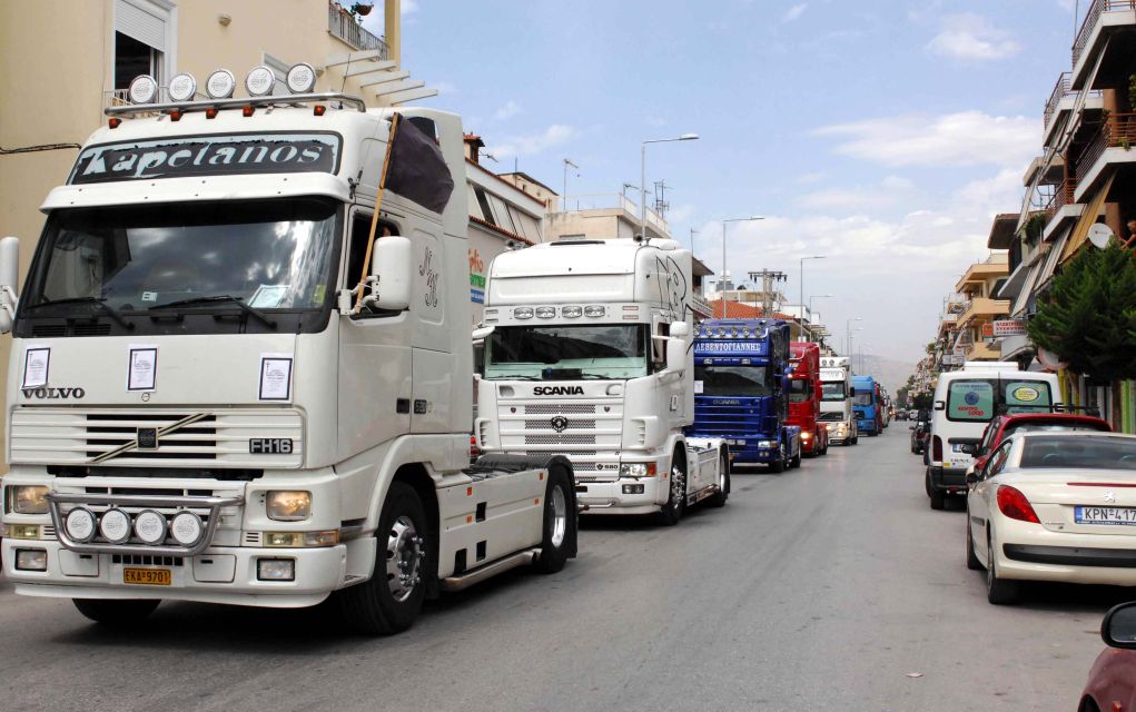 Προσωρινή εξαίρεση για τους οδηγούς φορτηγών στις εθνικές και διεθνείς μεταφορές