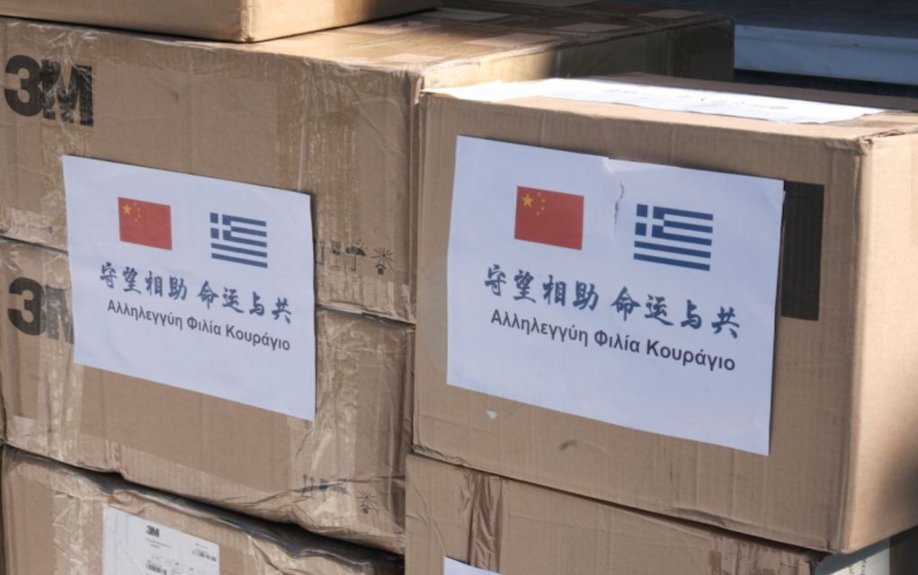 Η πρεσβεία της Κίνας παρέδωσε 50.000 μάσκες στο υπουργείο Υγείας
