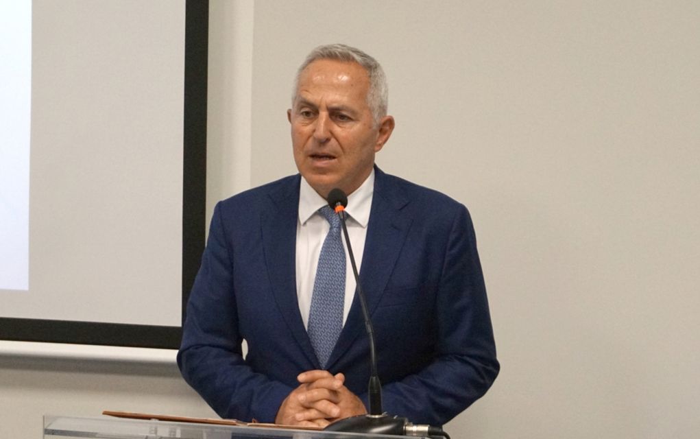 Πηγές από την Κυβέρνηση: «Ο Αποστολάκης ζήτησε να γίνει υπουργός και όχι αναπληρωτής»