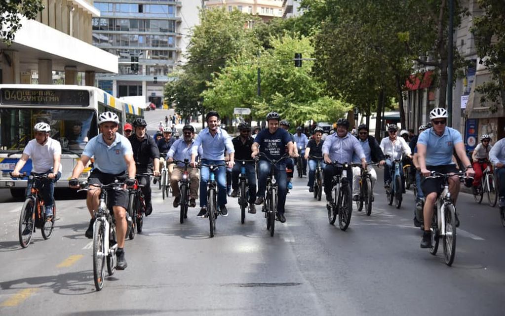 Οι δήμαρχοι το… έριξαν στο ποδήλατο (pics)