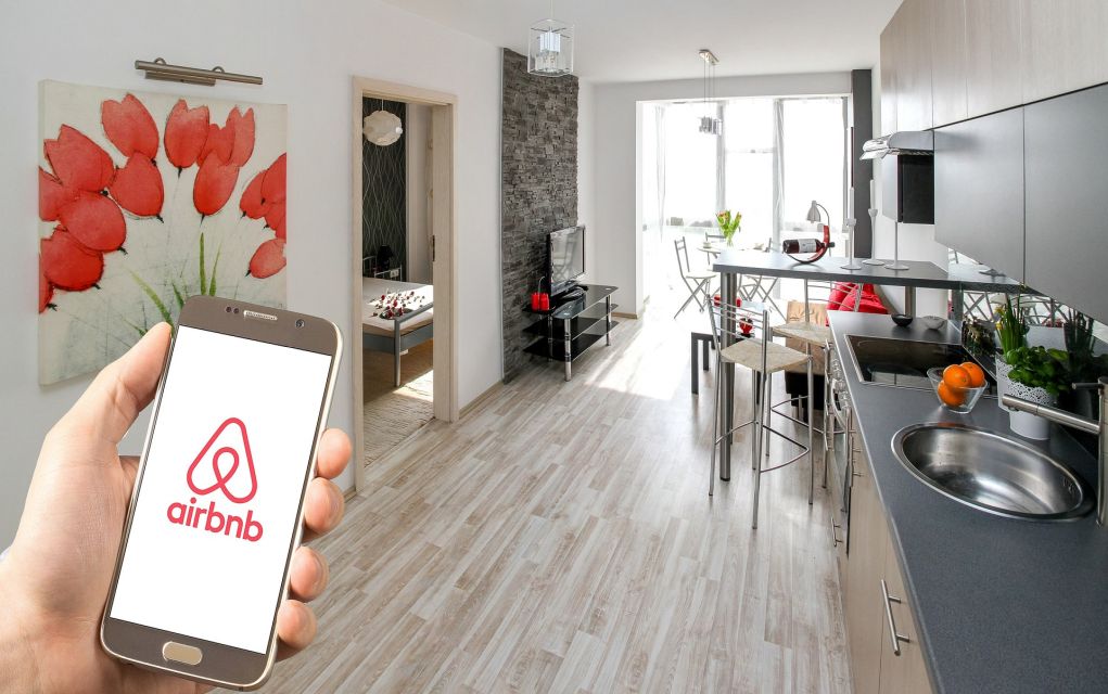 Airbnb: Μίσθωση πλέον μόνο με αριθμό μητρώου ακινήτου