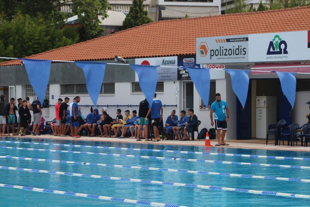 Αθλήτριες και αθλητές… βούτηξαν για καλό σκοπό στο Δημοτικό Κολυμβητήριο Ωραιοκάστρου