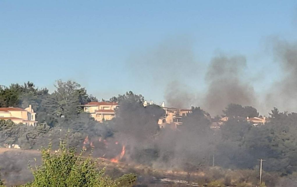 Θεσσαλονίκη: Ξέσπασε πυρκαγιά στη Γαλήνη του Ωραιοκάστρου (vd)