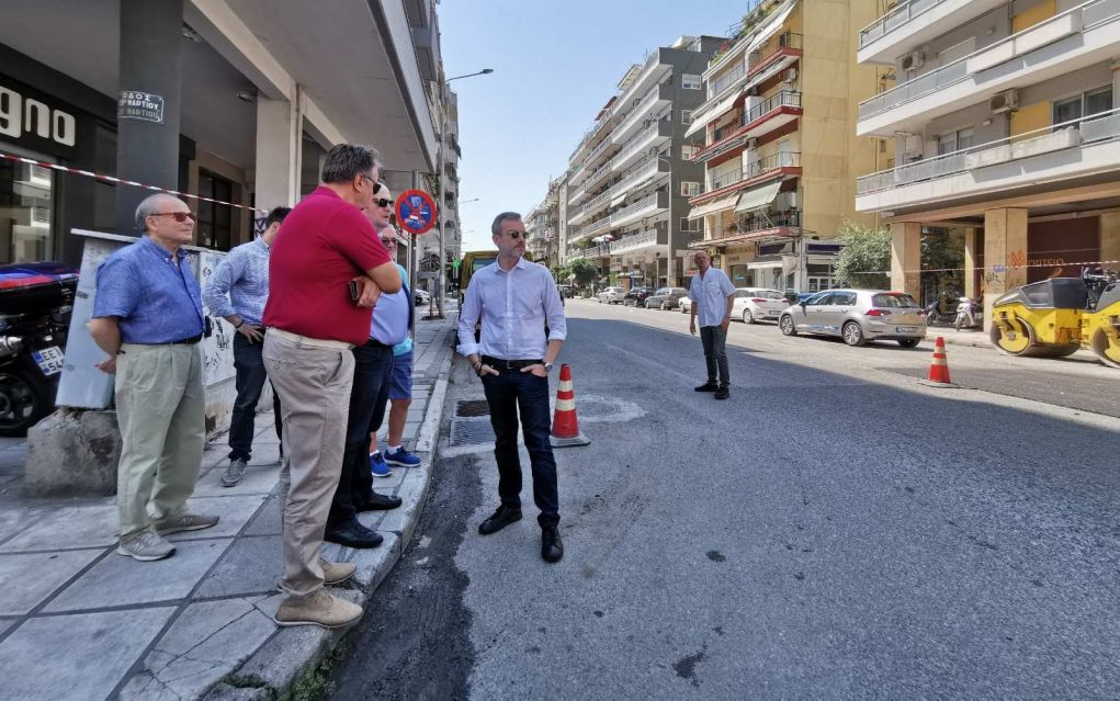 Δ. Θεσσαλονίκης: Εργασίες ασφαλτόστρωσης στη Μητροπόλεως