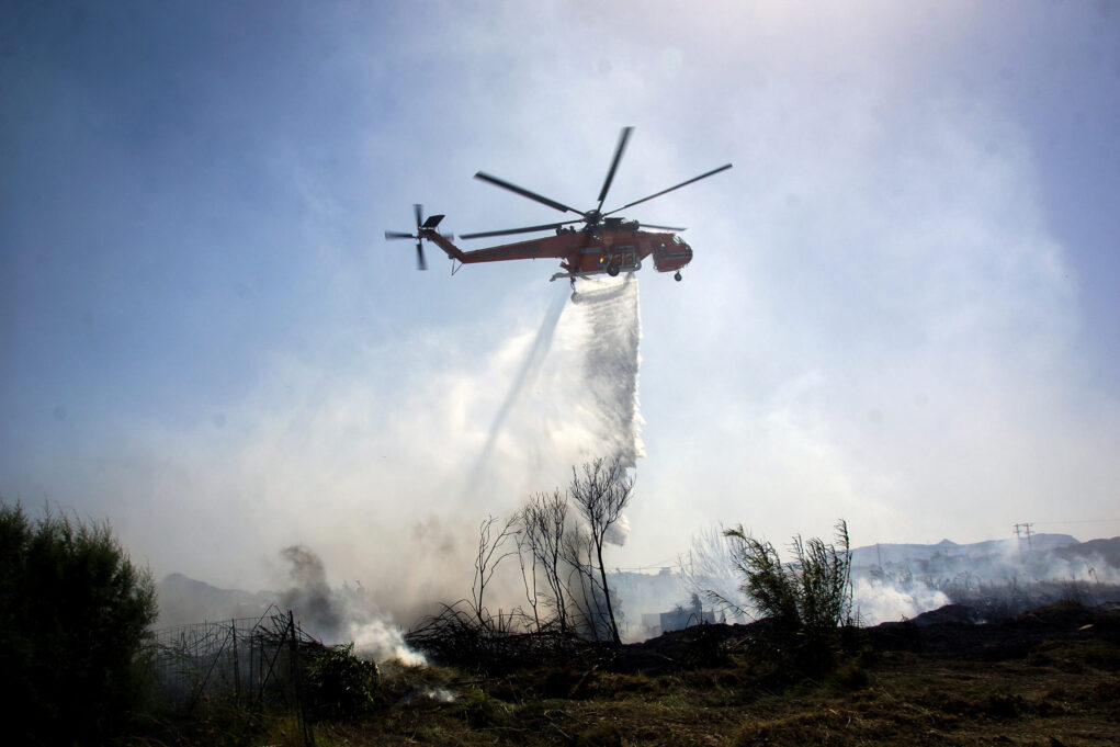 Η πυροσβεστική αντιμετώπισε 45 δασικές πυρκαγιές σε ένα 24ωρο