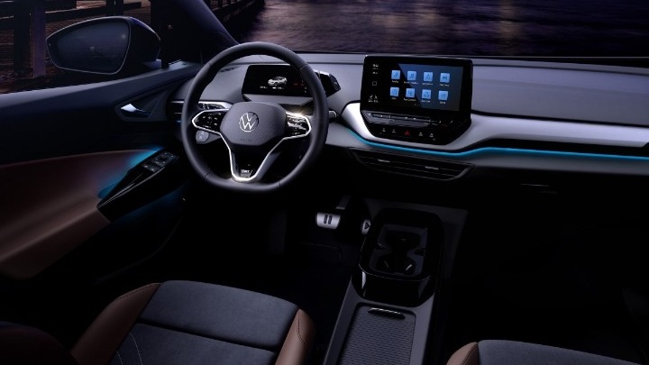 Άφθονοι χώροι και ξεκάθαρο design διαθέτει το εσωτερικό του ID.4 της Volkswagen