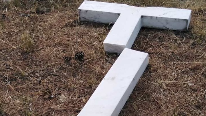 Βανδαλισμό στους τάφους του Παύλου και της Φρειδερίκης στο Τατόι, διαπίστωσε η αστυνομία