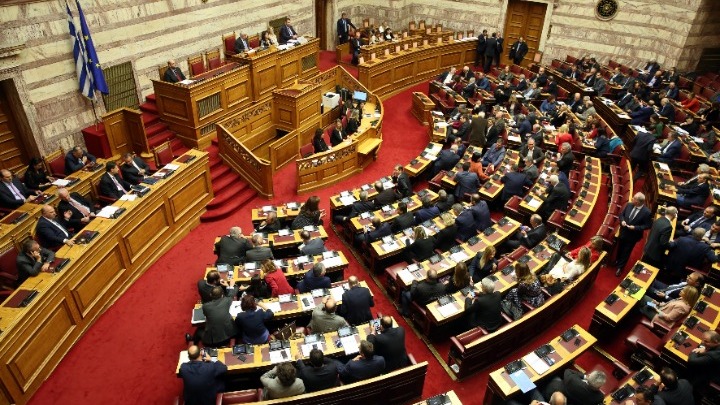 Βουλή: Υπερψηφίστηκαν τα μέτρα στήριξης για τους πληγέντες από τον «Ιανό»