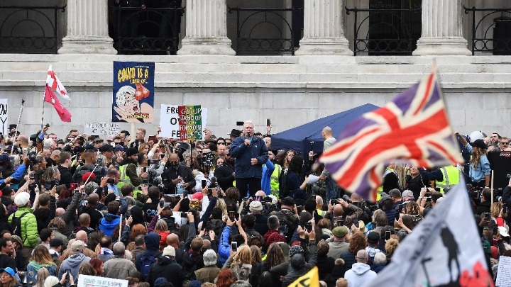 Βρετανία-Covid-19: Συγκρούσεις αστυνομικών με διαδηλωτές σε συγκέντρωση κατά των νέων περιοριστικών μέτρων