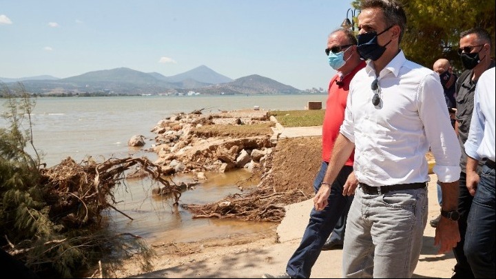Επίσκεψη του πρωθυπουργού στις πληγείσες περιοχές στην Καρδίτσα