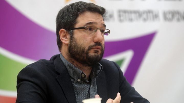 N. Ηλιόπουλος: Οι μάσκες- κουκούλες που μοίρασε η κυβέρνηση θα ήταν για γέλια εάν δεν ήταν άκρως επικίνδυνες