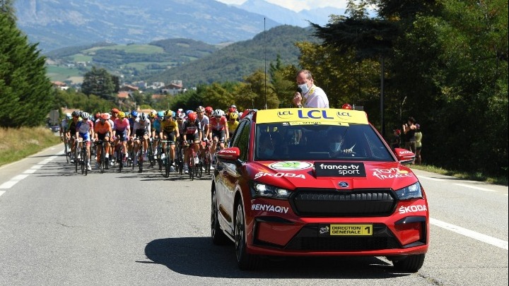 Το νέο ηλεκτρικό Skoda ENYAQ iV συμμετέχει στον ποδηλατικό γύρο Tour de France