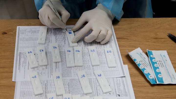 Πανελλήνιος Ιατρικός Σύλλογος: «Κάτω του κόστους η τιμή για τα rapid test»