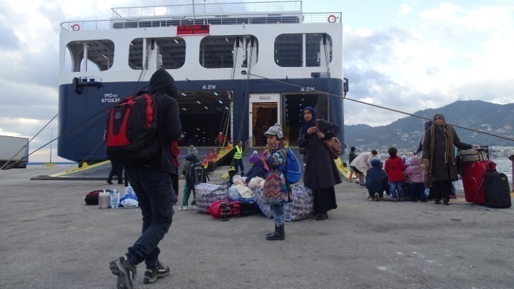 Το Λιμενικό αρνείται να βοηθήσει 37 πρόσφυγες κοντά στη Λέρο (vid)