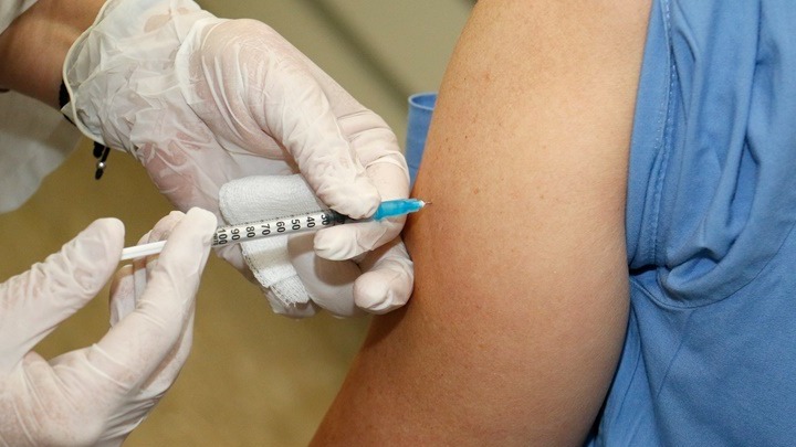 Υποχρεωτικοί εμβολιασμοί στο ΕΣΥ: Λήγει η προθεσμία - Έτσι θα καλυφθούν τα κενά