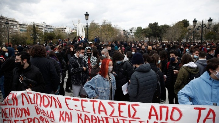 Θεσσαλονίκη: Πορεία από φοιτητές και μαθητές νωρίς το μεσημέρι