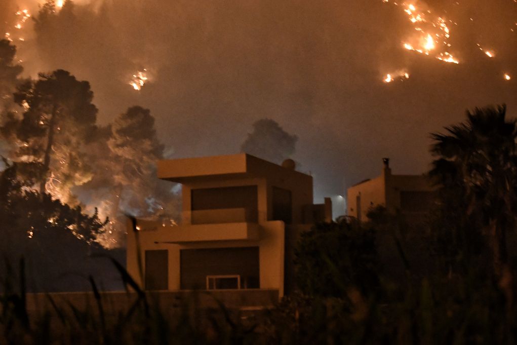 Φωτιά στην Κόρινθο: Μάχες για να περιοριστεί η φωτιά - 55.000 στρέμματα γης έχουν καεί
