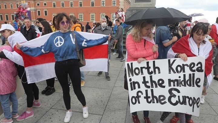 Πολωνία: Διαδήλωση κατά του καθεστώτος Λουκασένκο - «Βόρεια Κορέα στην καρδιά της Ευρώπης» - Στο πλήθος και οι γονείς του Προτασέβιτς