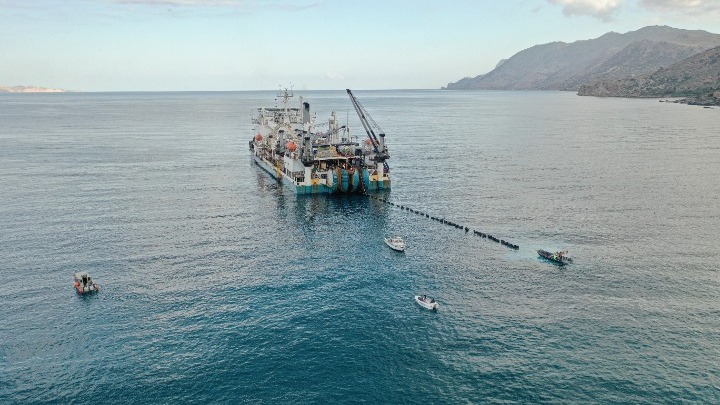 Ολοκληρώθηκε η ηλεκτρική διασύνδεση Πελοποννήσου - Κρήτης: Η μεγαλύτερη υποβρύχια διασύνδεση παγκοσμίως