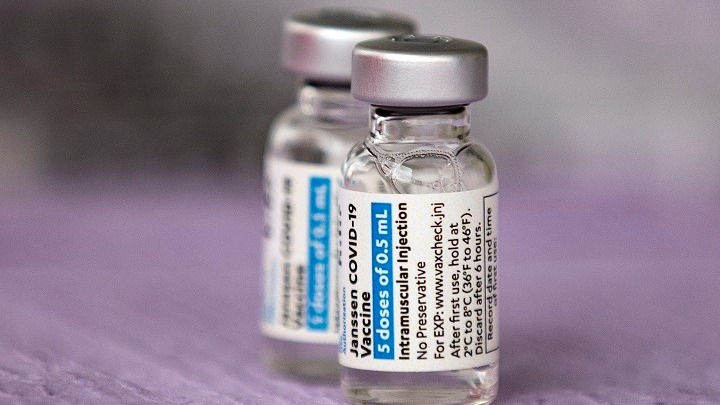 ΗΠΑ: Τα CDC εντόπισαν 28 περιστατικά θρομβώσεων μετά τη χορήγηση του εμβολίου της J&J