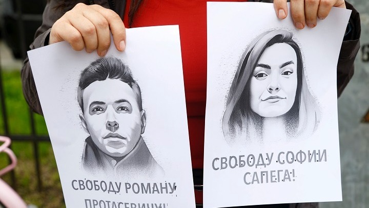 Λευκορωσία: Στη φυλακή για δύο μήνες θα παραμείνει η σύντροφος Λευκορώσου δημοσιογράφο