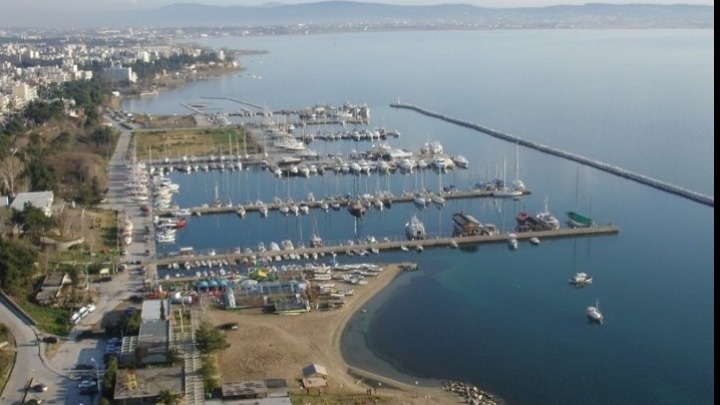 Θεσσαλονίκη: Εντυπωσιάζει η «Golden Bay» - Αναβαθμισμένη η πλαζ Αρετσούς