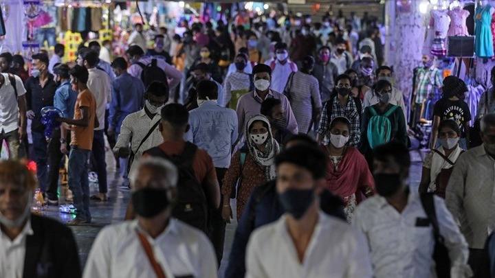 Ινδία: Ξεπέρασαν τα 28 εκατομμύρια τα κρούσματα του νέου κορονοϊού
