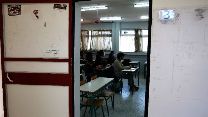 Υπουργείο Παιδείας: Τέθηκε σε αργία ο εκπαιδευτικός που έστελνε μηνύματα σε μαθήτριες