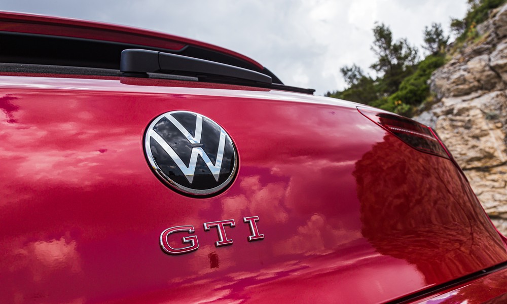 VW: Καταργεί τα αυτοκίνητα βενζίνης και diesel