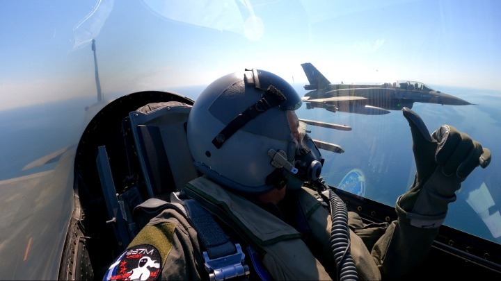 Κ. Φλώρος - αρχηγός ΓΕΕΘΑ: Πτήση στο Αιγαίο με F-16 - Φόρος τιμής στον Ν. Σιαλμά στον 'Αγιο Ευστράτιο