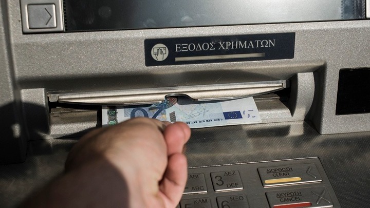 Πιερία: Οικιακή βοηθός έκλεψε κάρτα ηλικιωμένης και έκανε αγορές ύψους 50.000 ευρώ!