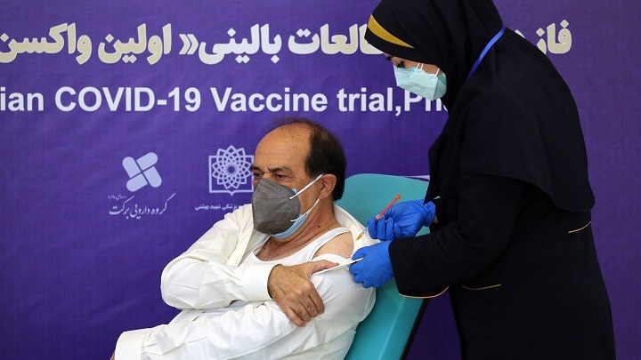 Ιράν: Οι αρχές δίνουν άδεια χρήσης έκτακτης ανάγκης στο τοπικό εμβόλιο Barekat