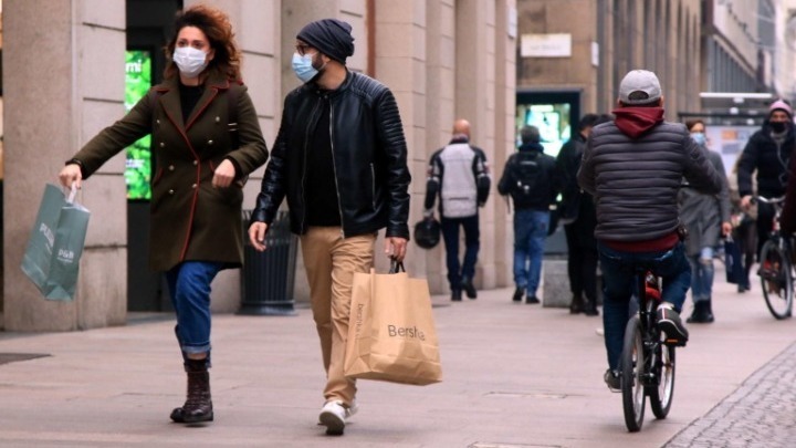 Ιταλία: Πέφτουν οι μάσκες... σε εξωτερικούς χώρους από 28/6